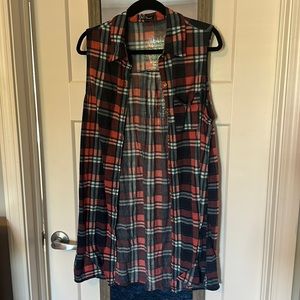 Cleo plad sleeveless button down long top size XL!
